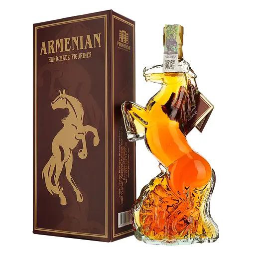 Бренді Вірменський Кінь 5* 40% 0.5 л gift box